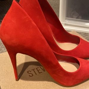 Red Steve Madden Heels 👠